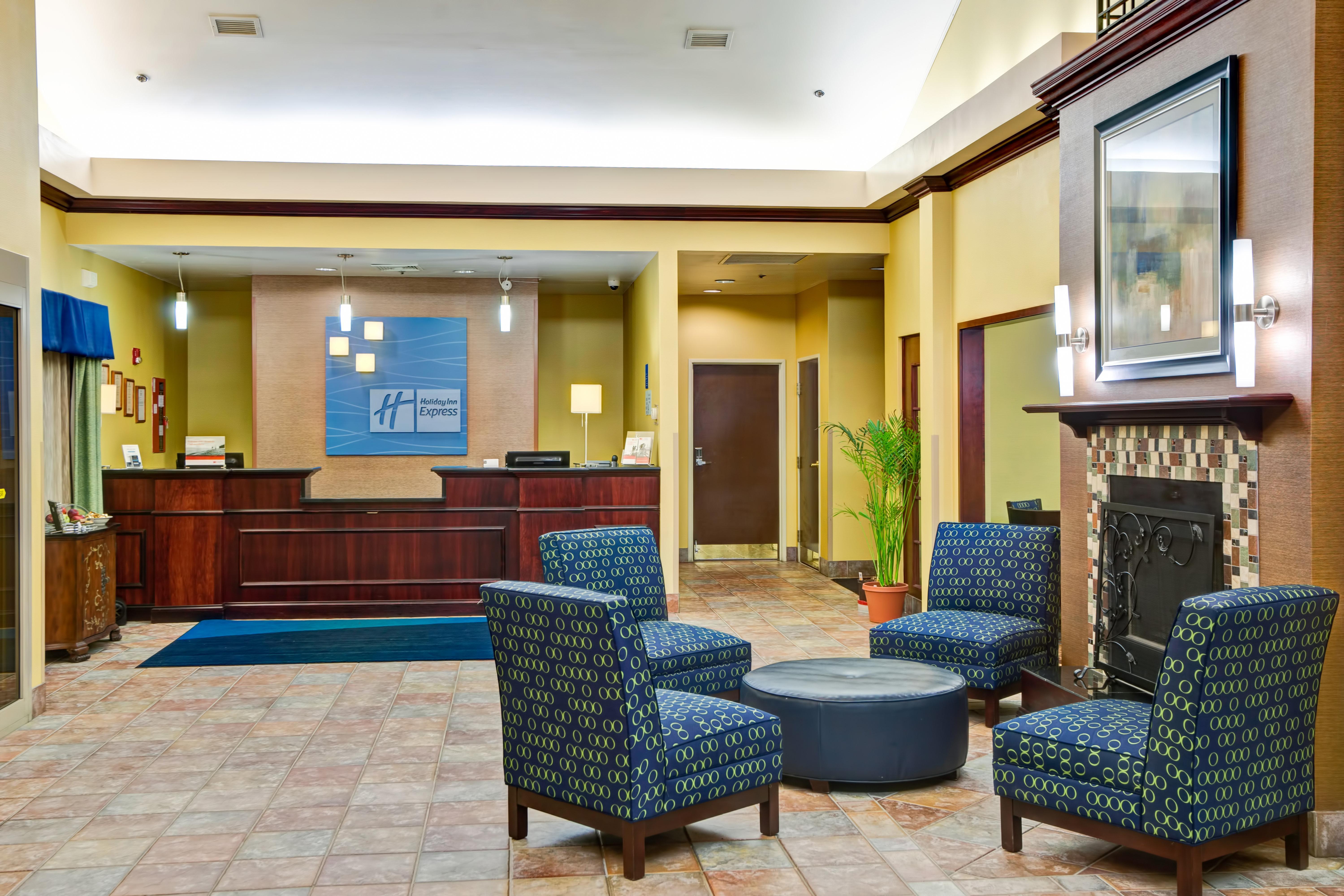 Holiday Inn Express Hotel & Suites Christiansburg By Ihg Exterior photo
