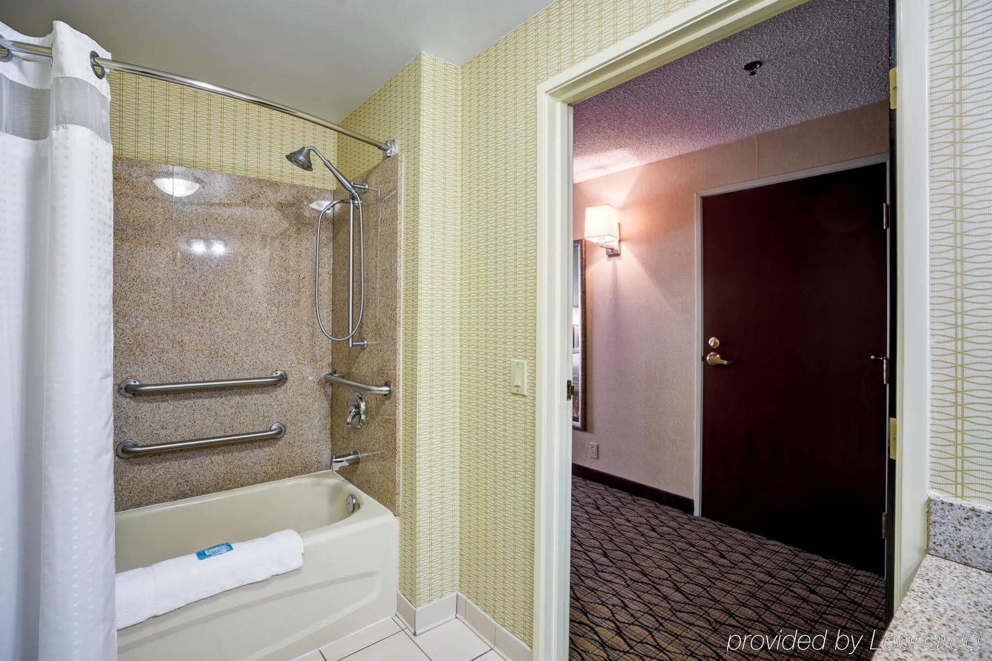 Holiday Inn Express Hotel & Suites Christiansburg By Ihg Exterior photo